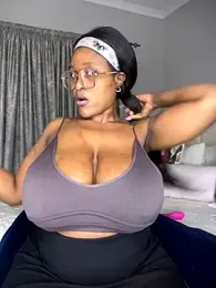 Bustygoddess32 stripchat stream image