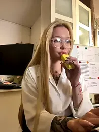 babydolll stripchat stream image