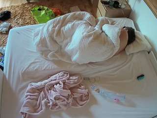 voyeurcam-julmodels-whitebed-3 camsoda stream image