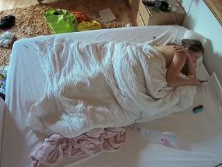 voyeurcam-julmodels-whitebed-3 camsoda stream image