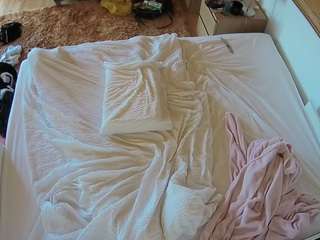 voyeurcam-julmodels-whitebed-3 camsoda stream image