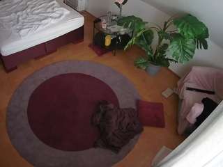 voyeurcam-julmodels-whitebed-5 camsoda stream image