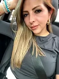 _Abril-Office1 stripchat stream image