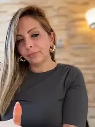 _Abril-Office1 stripchat stream image