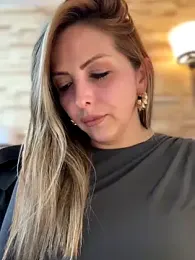 _Abril-Office1 stripchat stream image