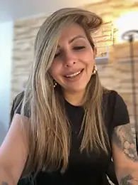 _Abril-Office1 stripchat stream image