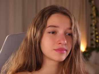 little_poetry chaturbate stream image