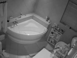 voyeurcam-julmodels-bath-1st-2 camsoda stream image