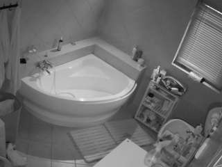 voyeurcam-julmodels-bath-1st-2 camsoda stream image