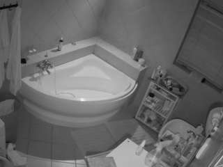voyeurcam-julmodels-bath-1st-2 camsoda stream image