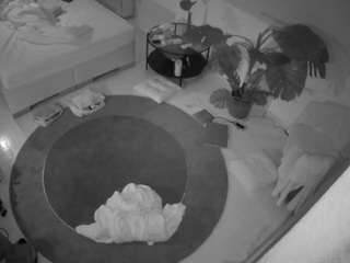 voyeurcam-julmodels-whitebed-5 camsoda stream image