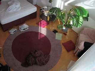 voyeurcam-julmodels-whitebed-5 camsoda stream image