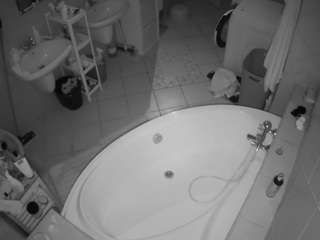 voyeurcam-julmodels-bath-1st-1 camsoda stream image