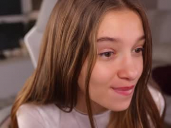 little_poetry chaturbate stream image