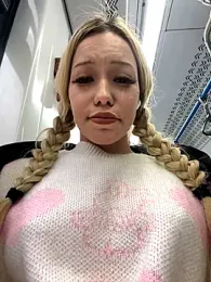 babydolll stripchat stream image