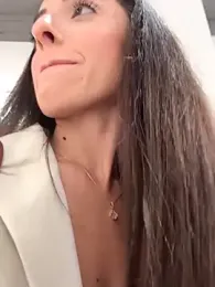 Yesmoree stripchat stream image