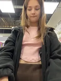 KittyQueeny stripchat stream image