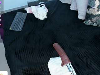 angie-roses camsoda stream image