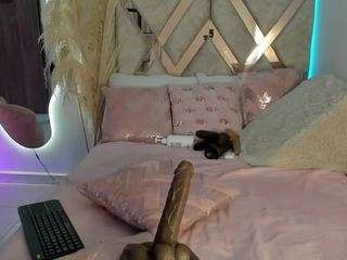 dana-curly camsoda stream image