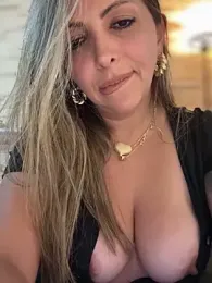 _Abril-Office1 stripchat stream image