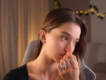 little_poetry chaturbate stream image