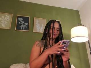 karlyee camsoda stream image