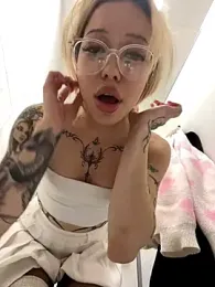 babydolll stripchat stream image