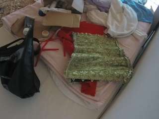 voyeurcam-julmodels-whitebed-1 camsoda stream image