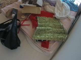 voyeurcam-julmodels-whitebed-1 camsoda stream image