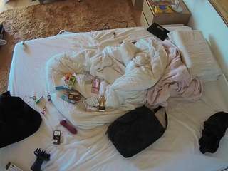 voyeurcam-julmodels-whitebed-3 camsoda stream image