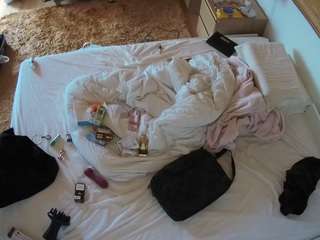 voyeurcam-julmodels-whitebed-3 camsoda stream image