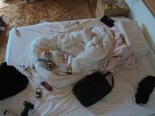 voyeurcam-julmodels-whitebed-3 camsoda stream image