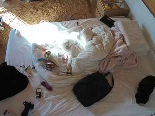 voyeurcam-julmodels-whitebed-3 camsoda stream image