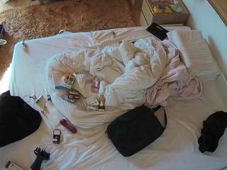 voyeurcam-julmodels-whitebed-3 camsoda stream image