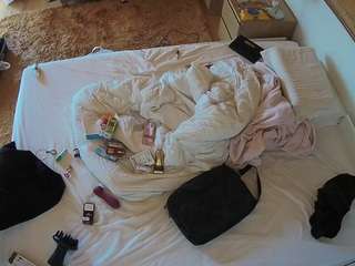 voyeurcam-julmodels-whitebed-3 camsoda stream image