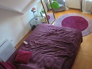 voyeurcam-julmodels-whitebed-4 camsoda stream image