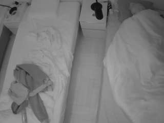 voyeurcam-julmodels-bed-5 camsoda stream image