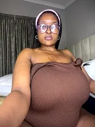 Bustygoddess32 stripchat stream image