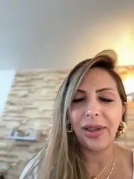 _Abril-Office1 stripchat stream image