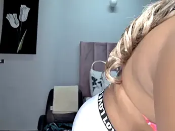 Pearl_00 stripchat stream image