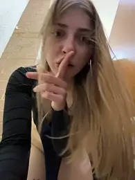 Sunny___Bunny stripchat stream image