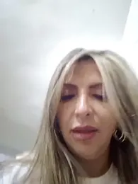 _Abril-Office1 stripchat stream image