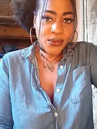 AmazonianMistress stripchat stream image