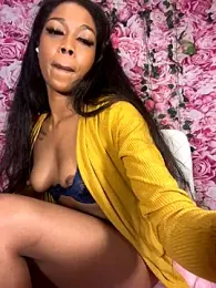 mismialove stripchat stream image