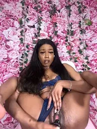 mismialove stripchat stream image