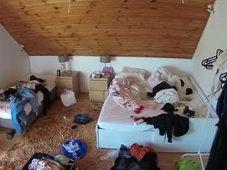 voyeurcam-julmodels-whitebed-2 camsoda stream image