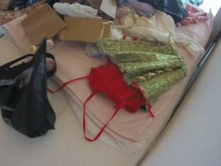 voyeurcam-julmodels-whitebed-1 camsoda stream image