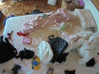 voyeurcam-julmodels-whitebed-3 camsoda stream image