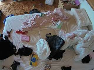 voyeurcam-julmodels-whitebed-3 camsoda stream image