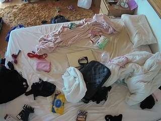 voyeurcam-julmodels-whitebed-3 camsoda stream image